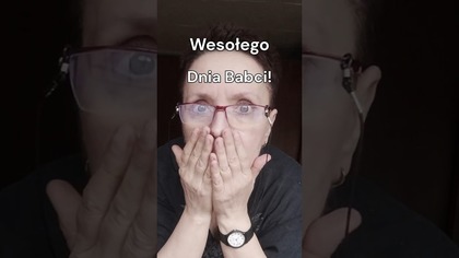 Patrzę w lustro i  Wesołego Dnia Babci!  #shorts #dziendabci #czarnyhumor #autoironia