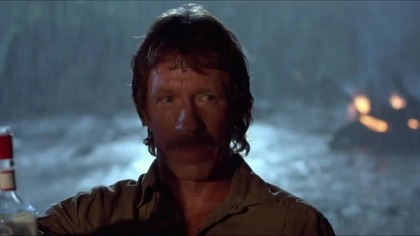 Zmarł Chuck Norris: Chodzący wśr&oacute;d ognia Lektor PL czyta Nieznany z VHS