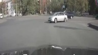 Motocyklista walczy na drodze  Fight Russia Biker VS Car - Knocks Out 1 - Attacks Another