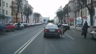 Szybka wysiadka z samochodu