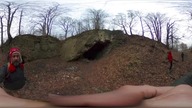 Niewielka grota, niedaleko Lądka-Zdroju, nazywana Pieczarą Zbójników.  Film 360