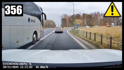 Kierowca zawodowy w autobusie