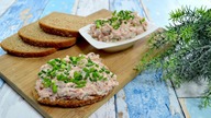 Pasta z pasztetu, serka topionego i rzodkiewki - Jak zrobić - Smakowite Dania