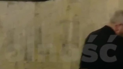 BRAUN ZRYWA FLAGĘ UE