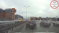 Agresywny kierowca ambulansu zatrzymuje ruch