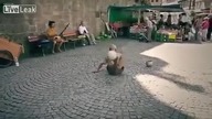 Podw&oacute;rkowy mistrz freestyle'u z piłką