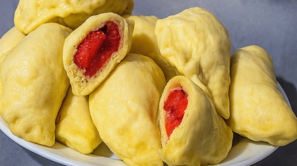 Pierogi z truskawkami na parze  Pyszne Domowe Najlepsze