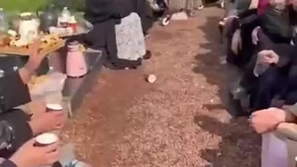 TAK MUZUŁMANIE TRAKTUJĄ GROBY CHRZEŚCIJAN.  PIKNIK NA CMENTARZU! mp4 686x432