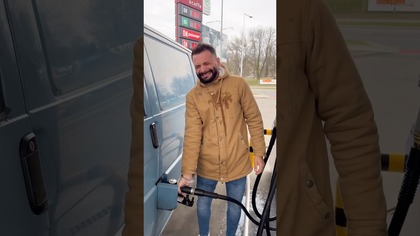 Płacz przy tankowaniu