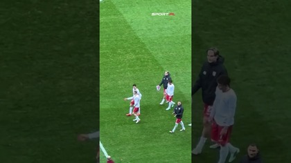 Rozśpiewany Lewandowski  Znalazł nietypowy sposób na zabranie do domu piłki 