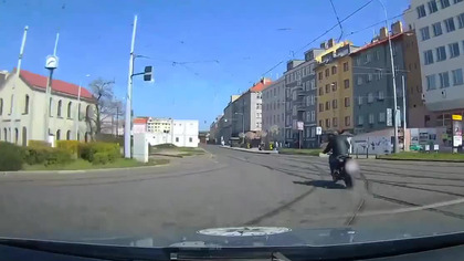 Praga: Ucieczka przed policją na motocyklu