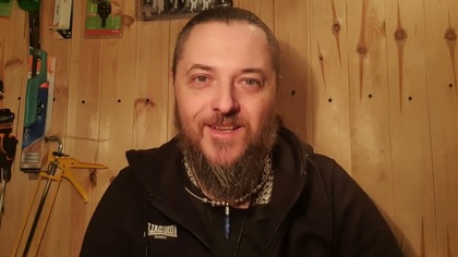 2372.  Dzielą Nas A AI Nas Redukuje