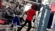 Czarnoskórzy demolują sklep H&M