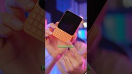 To wygląda jak iPhone z klawiaturą 