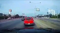 Oto dlaczego należy zachować dystans od samochodu poprzedzającego