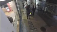 Pijane dziewczyny okradają dostawce pizzy