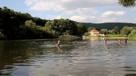 Pewien młodzieniec postanowił popływać         