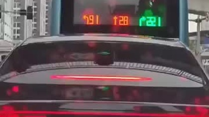 Sygnalizacja świetlna na autobusach w Chinach