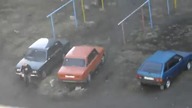 Pijany rosjanin i Autodemolka na parkingu osiedlowym