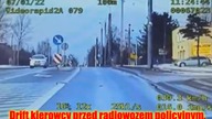 Drift przyczepką przed radiowozem policyjnym.