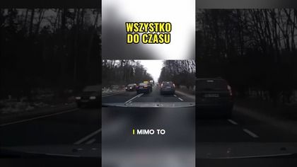 Audi wyprzedza mimo aut z naprzeciwka.  To już hazard.  #wyprzedzanie #audi #droga