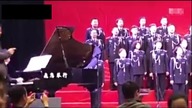 Scena załamuje się pod chińskim ch&oacute;rem policji