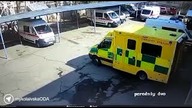 Rosyjski pocisk uderzył w karetkę na dziedzińcu szpitala dziecięcego.  Mikołajów