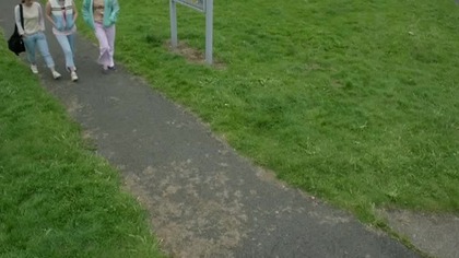 Three Girls S01E01 PL