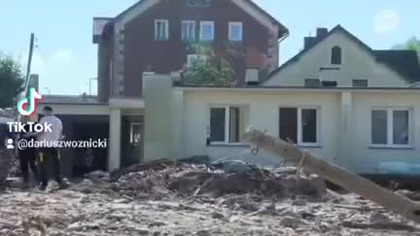 Hieny wyszły na żer