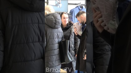 Wąchają buty przed kupnem