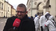 [Live] Mnóstwo policji! Grzegorz Braun i Justyna Socha pod Ministerstwem Zdrowia