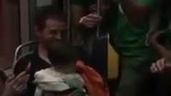 Irlandzcy kibice śpiewają w metrze kołysankę