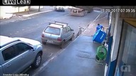 Ciężarówka wjeżdza w sklep