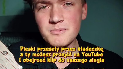 Pieski małe dwa już słuchają naszego singla#swiatwgkiepskich #arnoldboczek #ferdekkiepski #speedupco