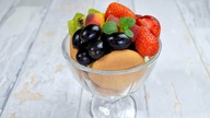 Deser z serkiem mascarpone, biszkoptami i owocami - Jak zrobić - Smakowite Dania