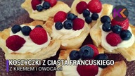 Koszyczki z ciasta francuskiego z kremem i owocami