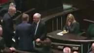 Kaczyński i Tusk podali sobie ręce po expose Kopacz