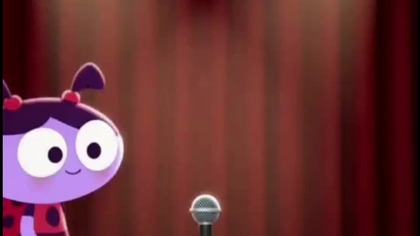 Ladybird Lu sings the A Baratinha on the Microphone