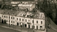 Dziewczynka ze sztandarem.  Białystok - O swojej szkole opowiada Walentyna Wasiucionek - Orzeszko