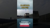 Sekunda i tragedia ciężarówka zajeżdża drogę!  #wypadek #droga #uwaga #polskiedrogi
