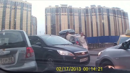 Spotykają się dwie kobiety na drodze