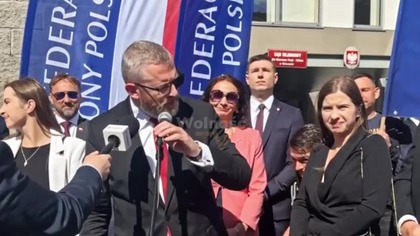 BRAUN ZNÓW SZYKANOWANY! WIELKIE TŁUMY POD WARSZAWSKIM SĄDEM!