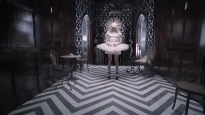 Kerli - Walking On Air (Official Video)