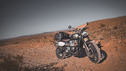 Chodził po pustyni i szukał elemenów niezbednych do dalszej jazdy.  VLOG Z USA