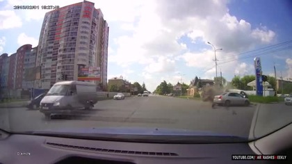 Majowa kompilacja dzwon&oacute;w (Car Crash Weekly)