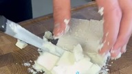 WYKOSZYSTAJ TEN TIP! #ser #feta #kuchnia #krojenie #tip #ciekawostka #pomocwkuchni
