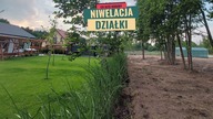 Usuwamy stare ogrodzenie.  Niwelujemy teren na drugiej działce.