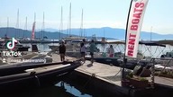 Grecja Lefkada wypożyczamy łódkę.