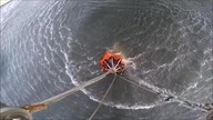 Gaszenie pożaru przy pomocy helikoptera