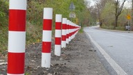 Słupki przy parkingu koło Parku Gródek